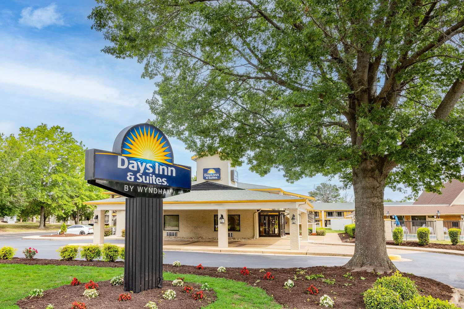 Days Inn & Suites by Wyndham Williamsburg Colonial 33/35