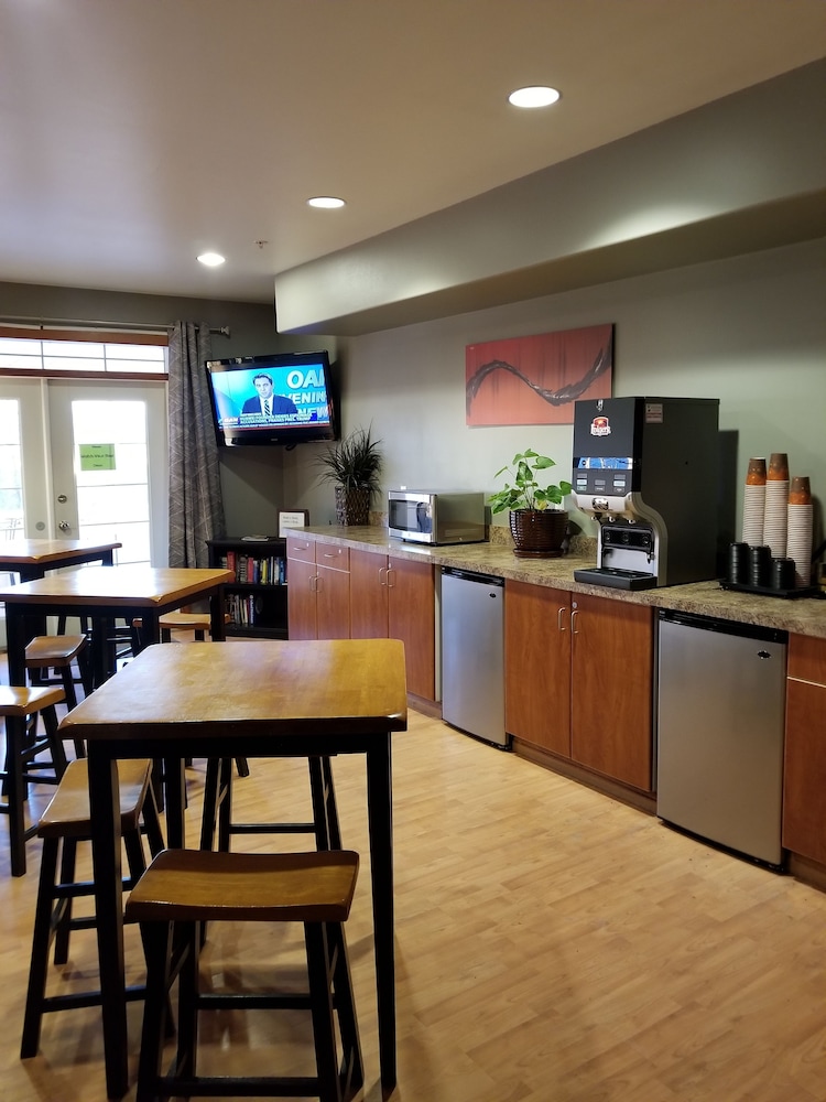 Grand View Inn And Suites 46/65
