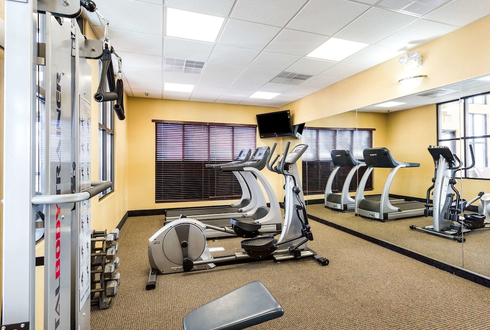Comfort Inn & Suites Blytheville, AR 24/39