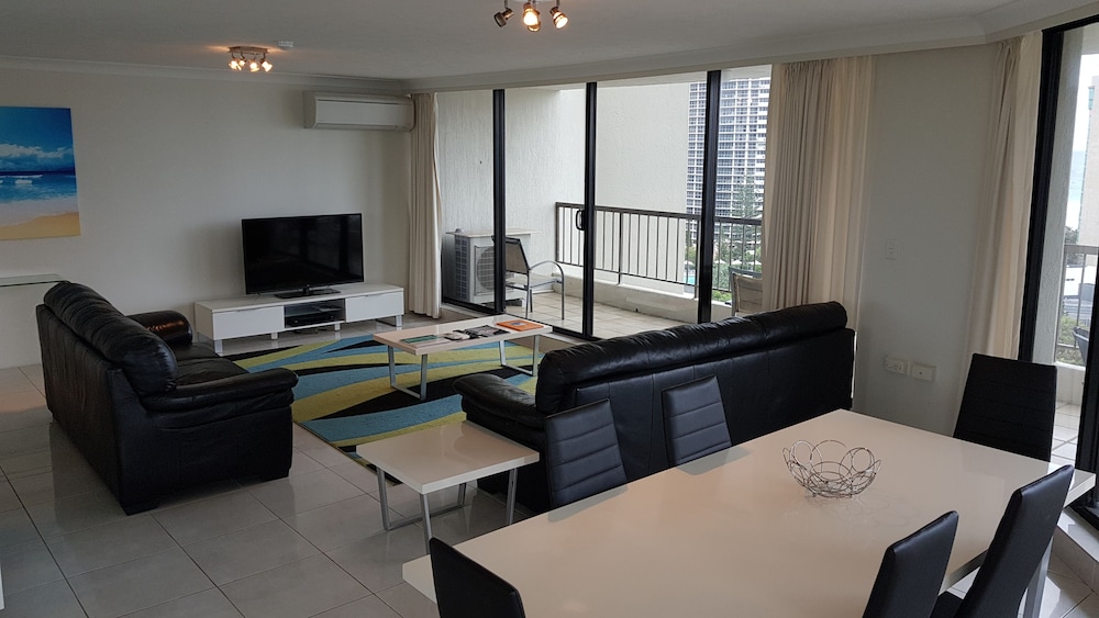 Genesis Holiday Apartments 57/76