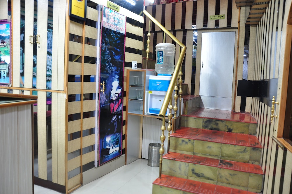 Hotel Sidharath 8/33