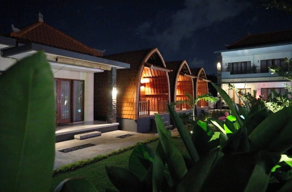 Mailaku House 2/50