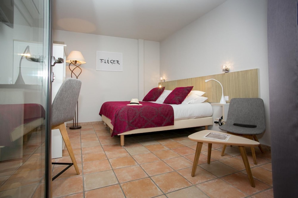 Le Relais Des Trois Mas 15/44
