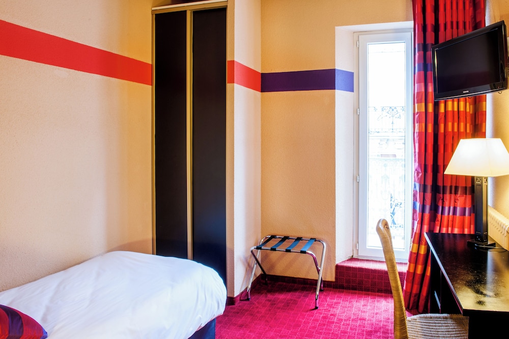 ROOM, SINGLE