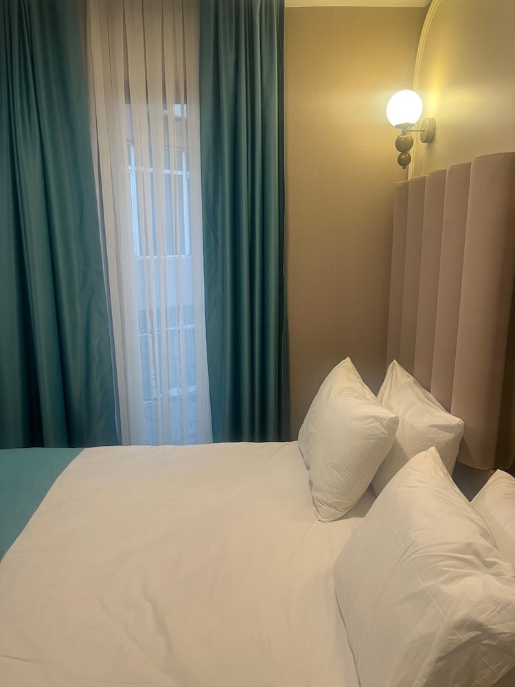 CONCEPT PERA Hotel 10/21