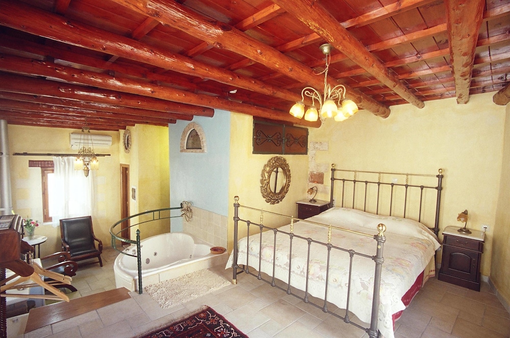 Ifigenia Rooms and Studios 13/38