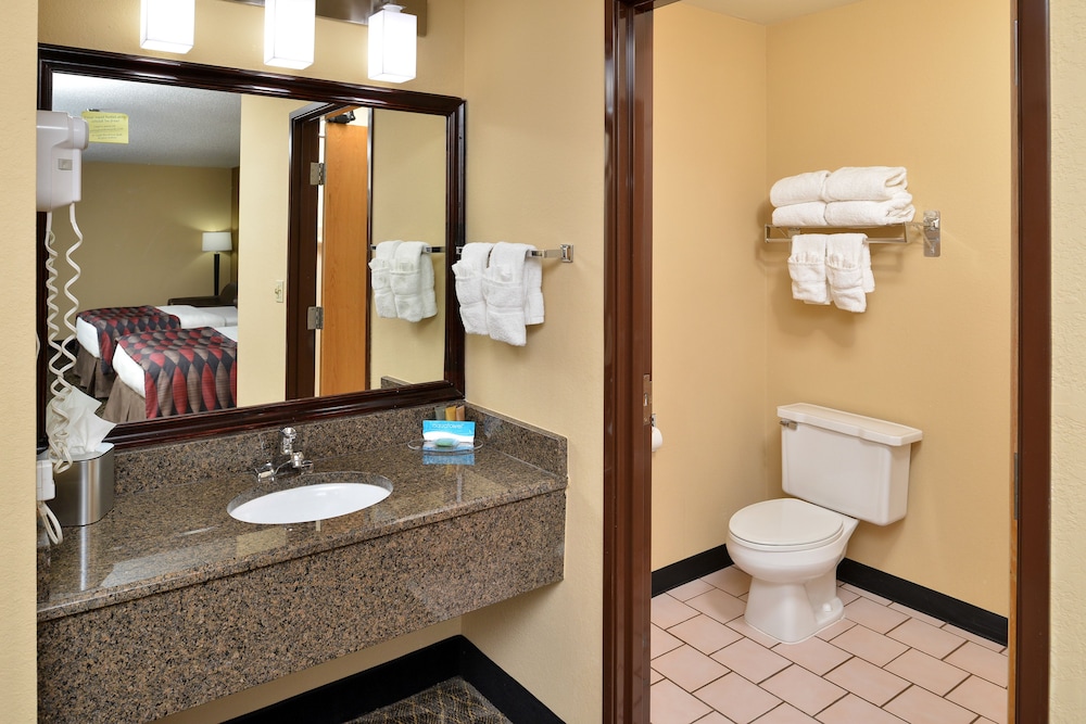 Baymont by Wyndham Ardmore I-35 10/46