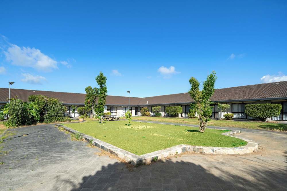 Garden Inn Airport 46/50