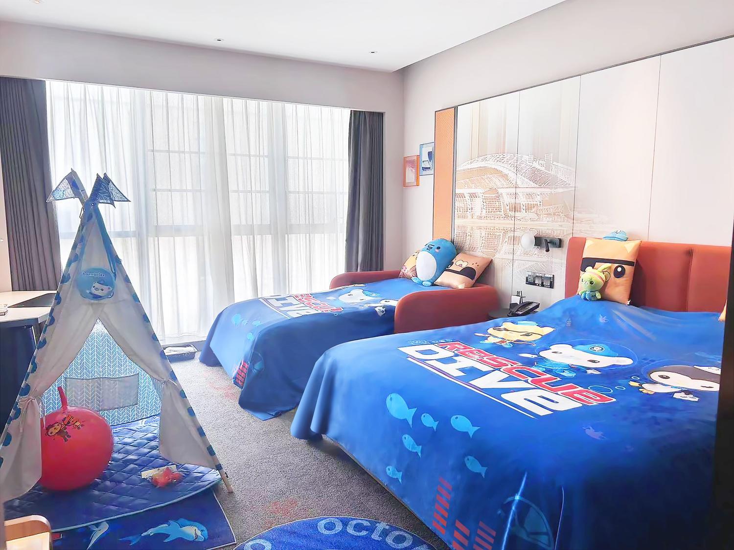 Theme, Queen Bed, Sofa, Unit Sea View