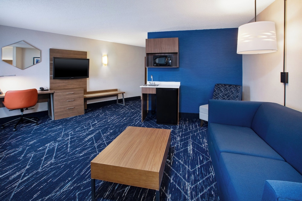 Holiday Inn Express Hotel Suites Auburn Hills 48/65