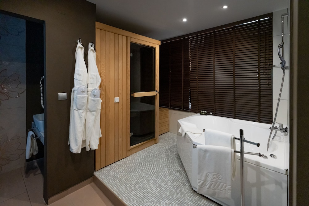 CRONWELL PLATAMON RESORT 50/50