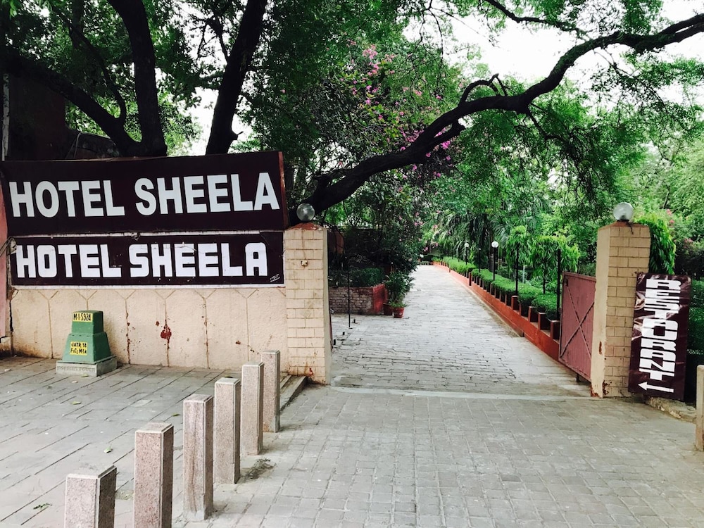 Hotel Sheela 51/53