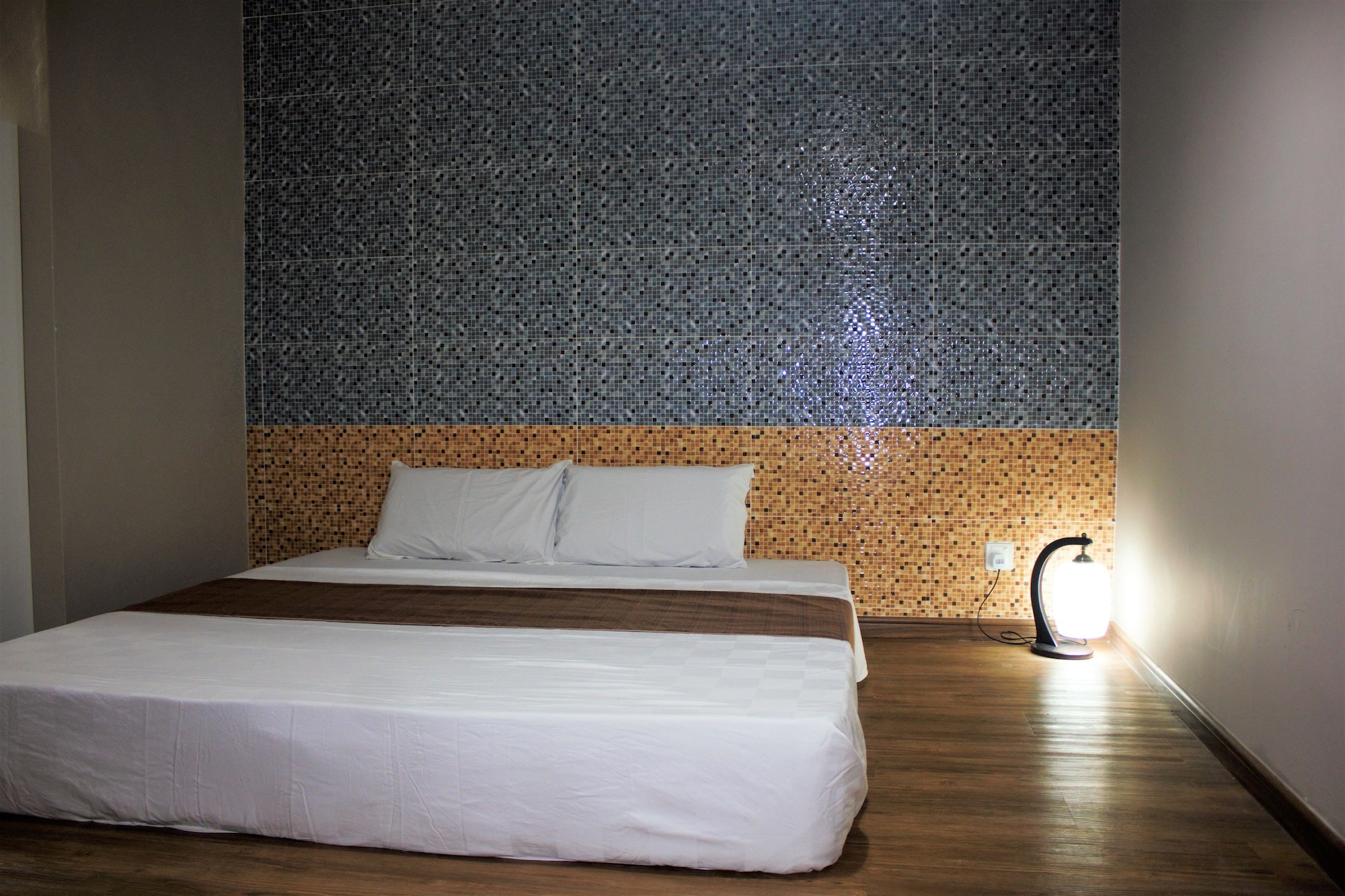 DELUXE, DOUBLE BED