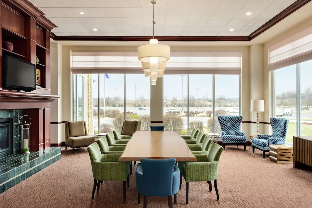 Hilton Garden Inn Dubuque Downtown 24/47