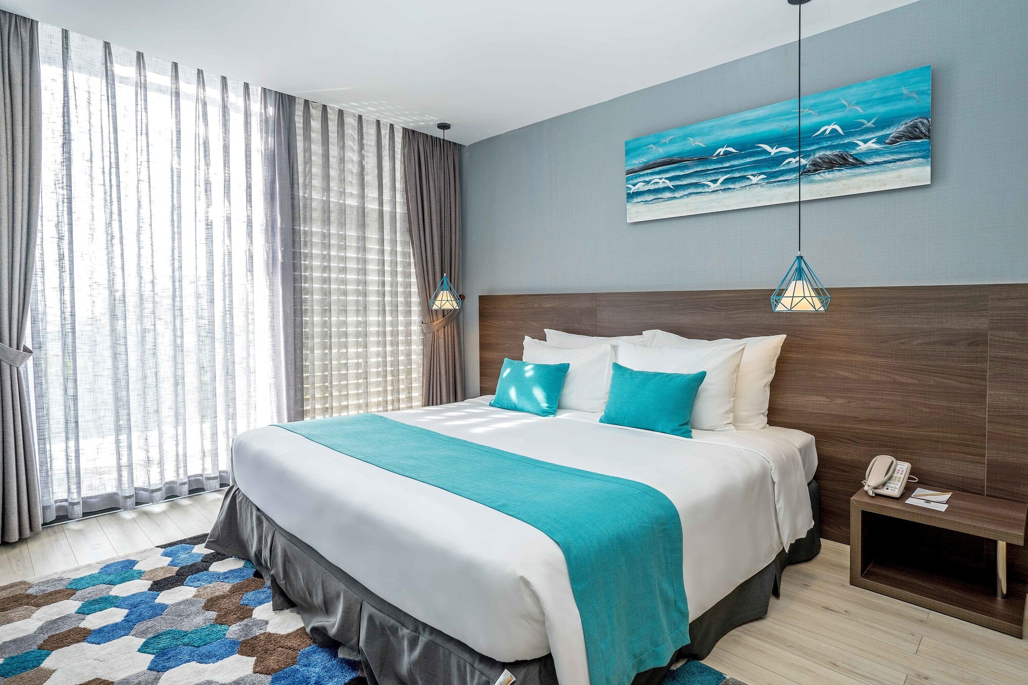 DELUXE, DOUBLE BED