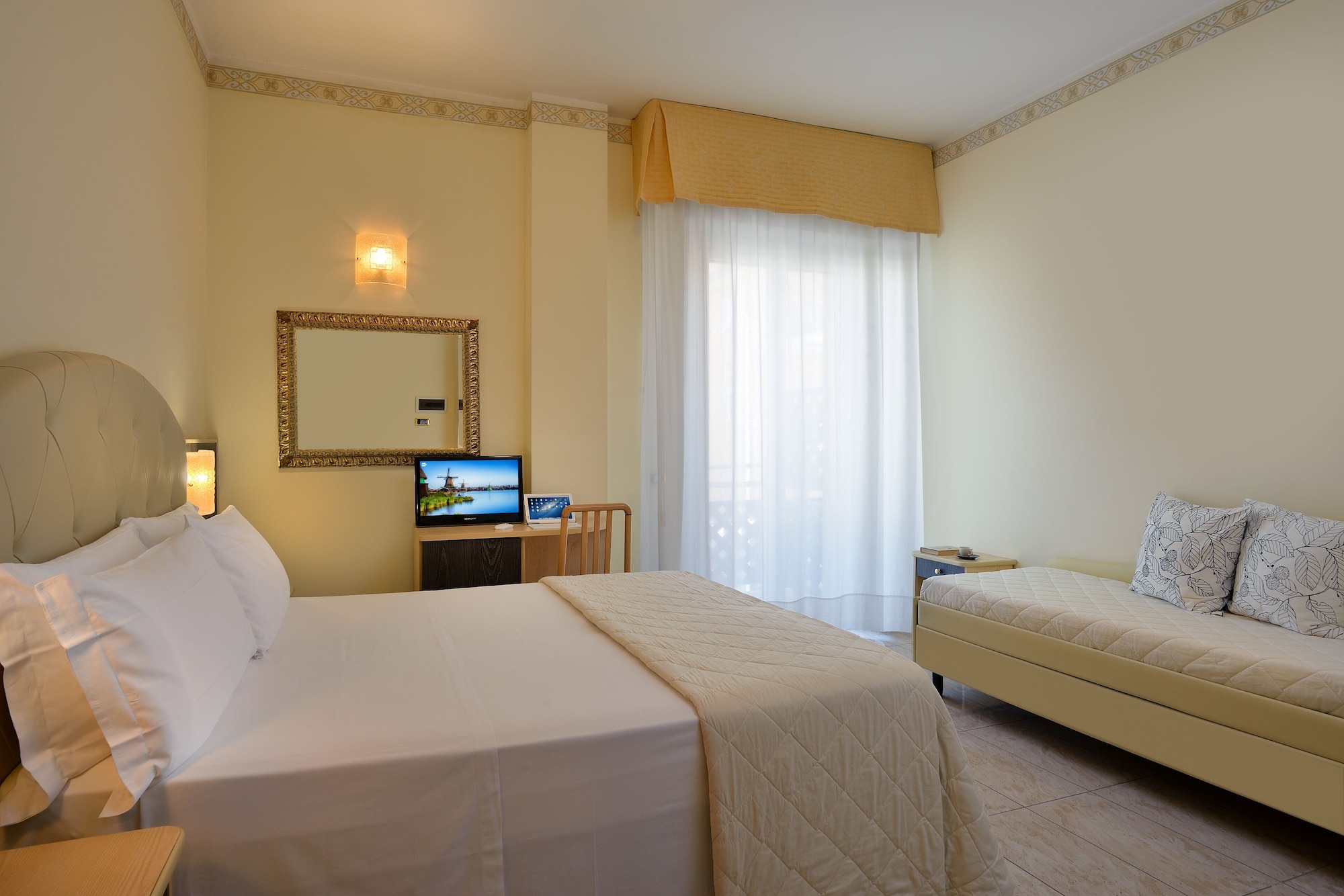 Room, Quadruple, Double and Bunk Bed, Gaston Hotel 3/10