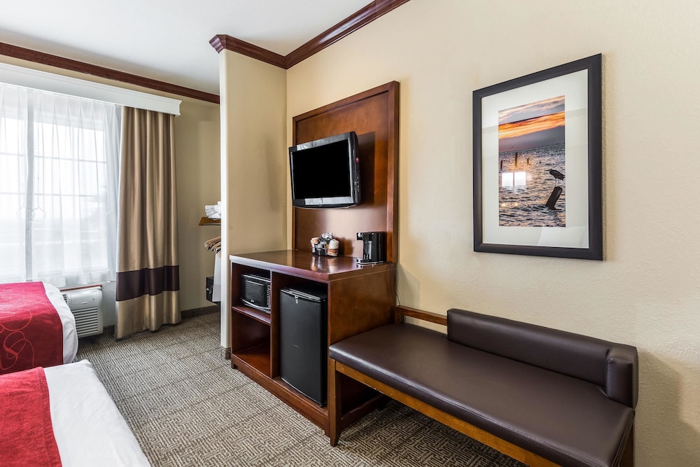 Comfort Suites Galveston Cruise Port Area - Beachside 28/44