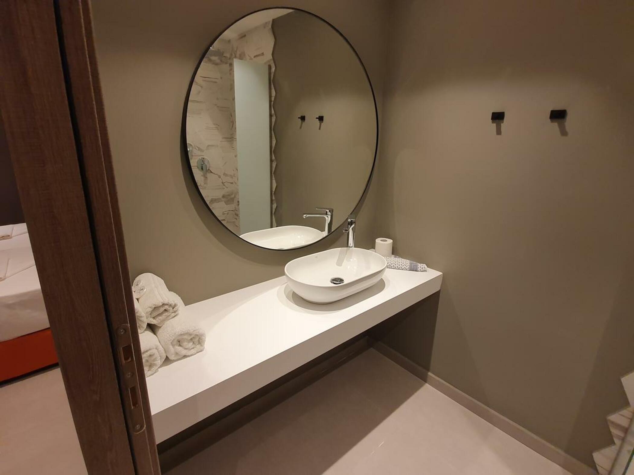 IRIS HOTEL 13/13