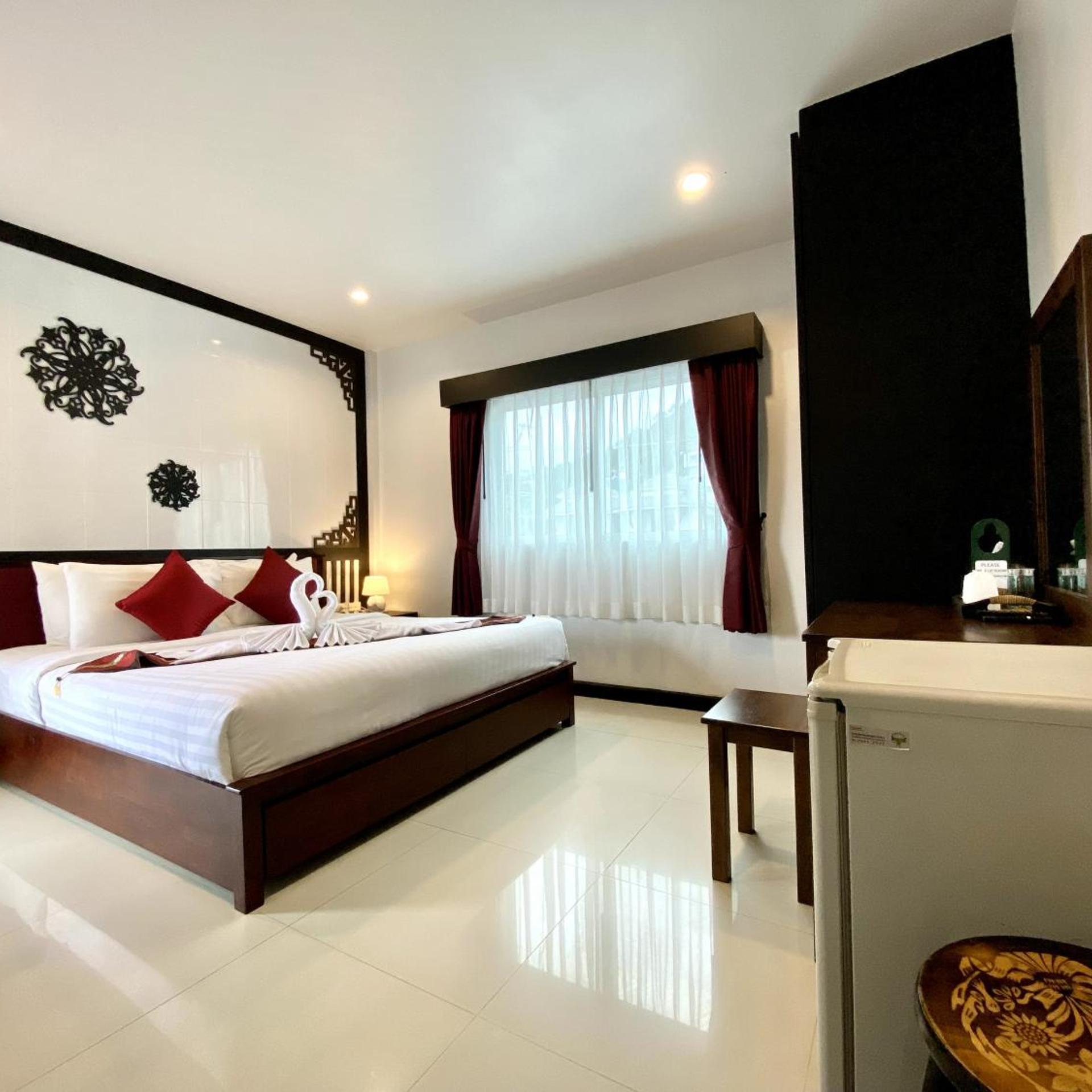 DELUXE, DOUBLE BED