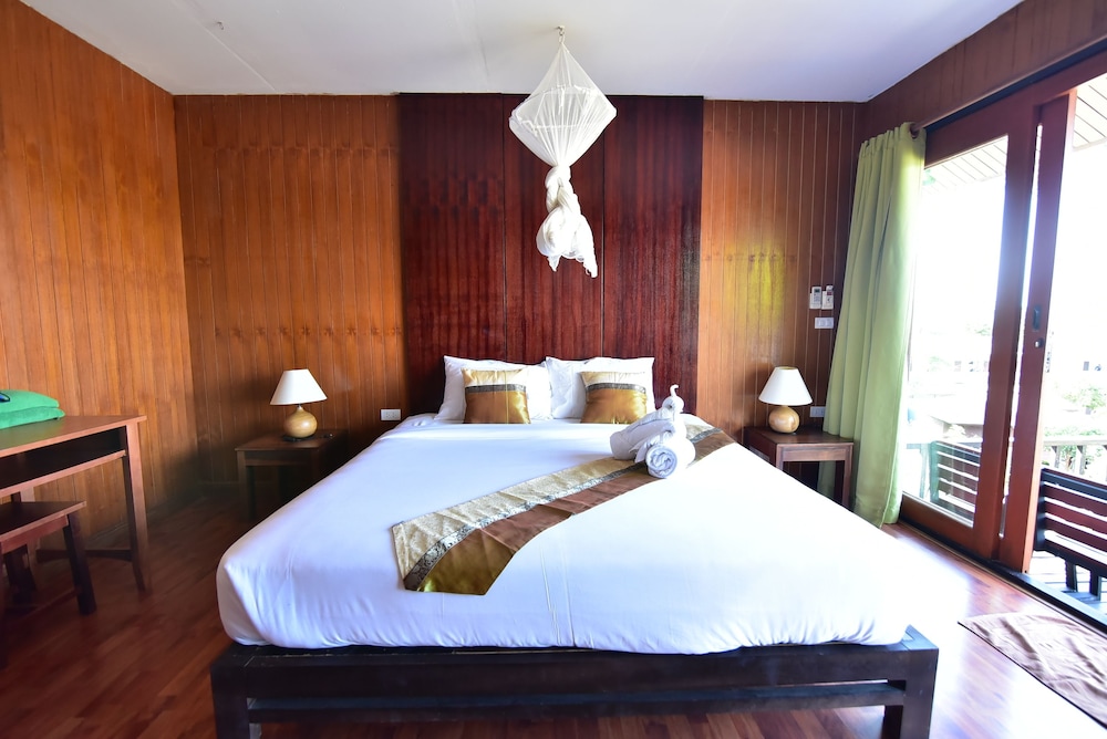 Koh Ngai Thanya Beach Resort 23/65