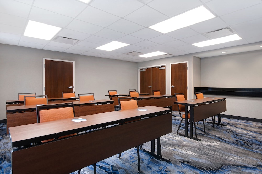 Fairfield Inn Amp Suites By Marriott Rochester West Greece 45/50