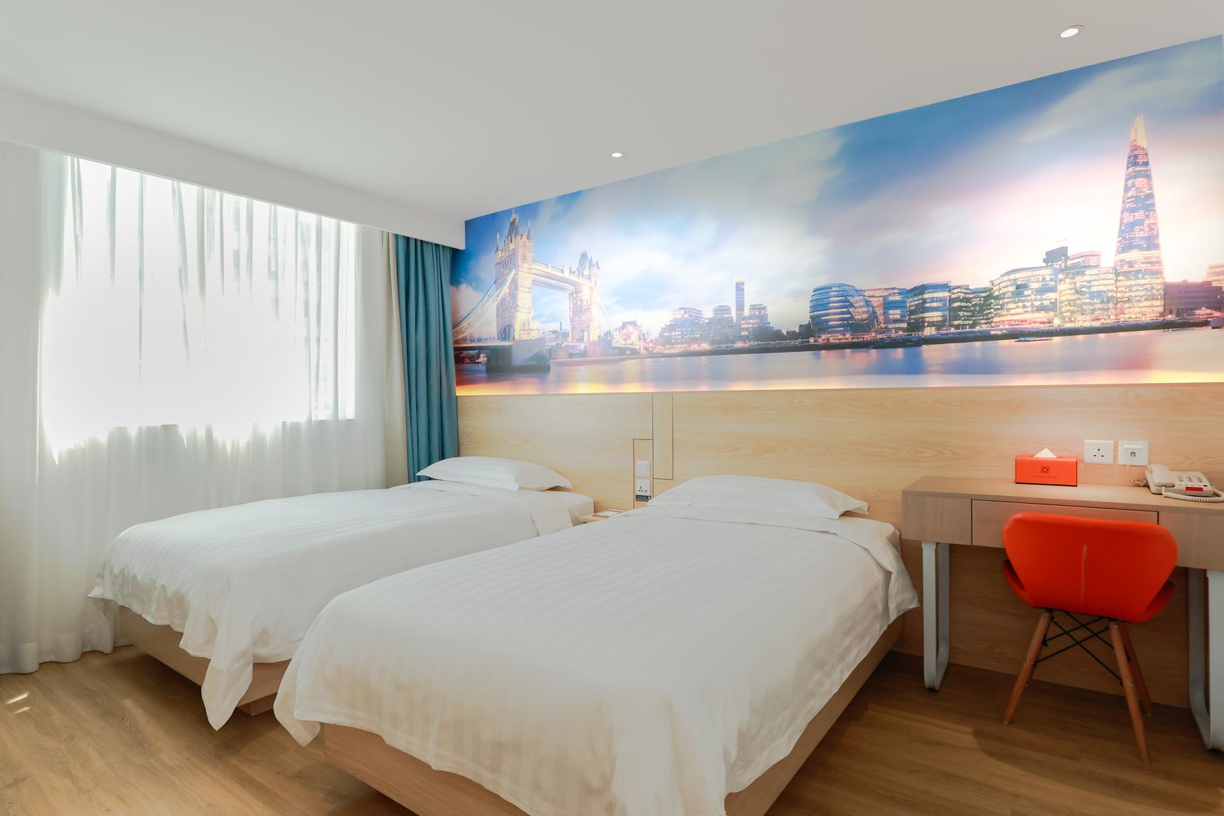 Deluxe, Twin Beds, with View