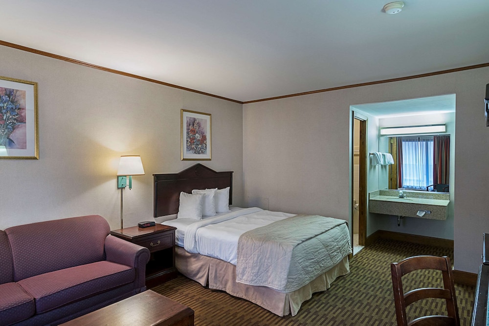 Skyways Hotel New Castle, DE 11/27