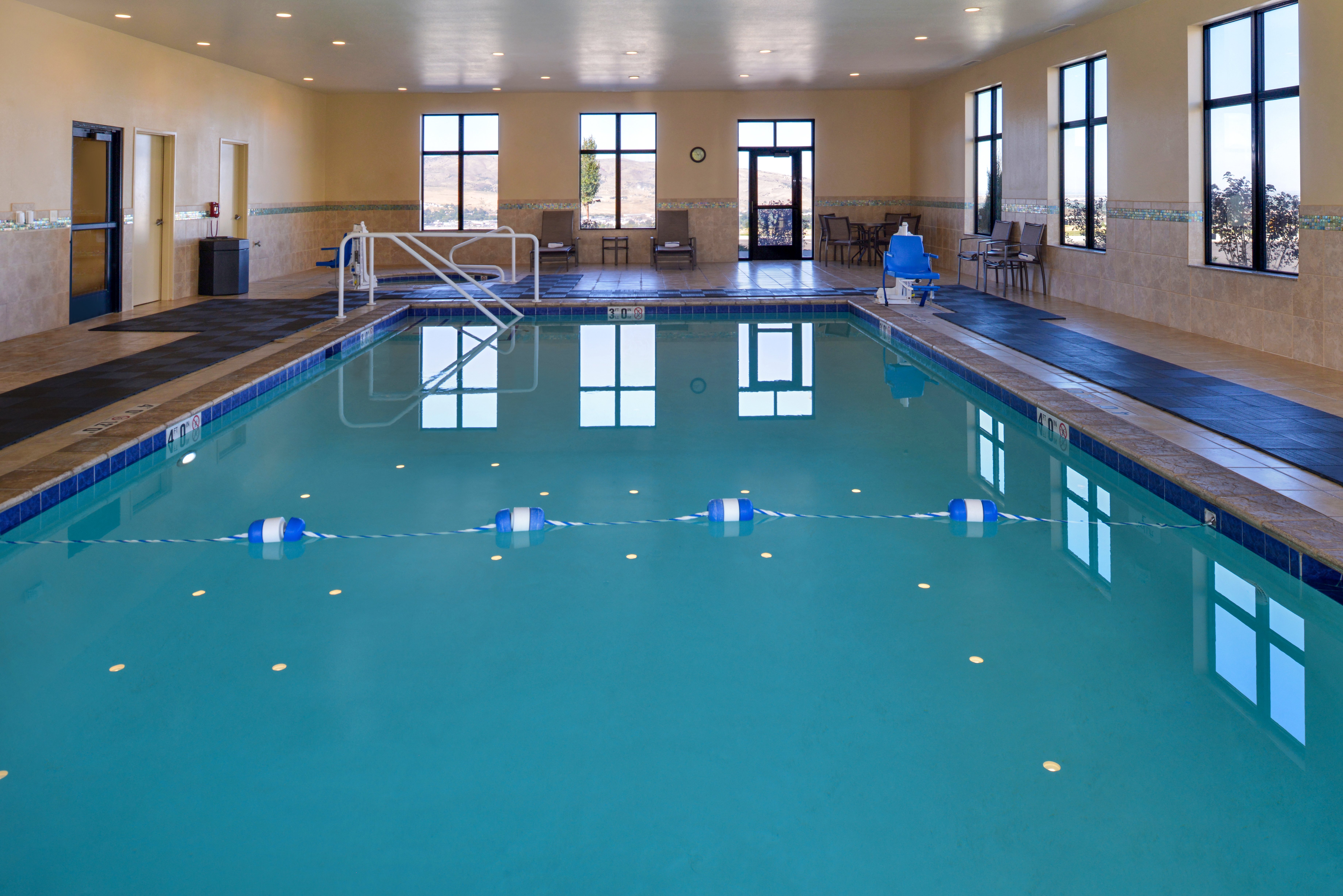Holiday Inn Express Suites Pocatello 48/97
