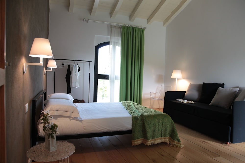Tale Restaurant & Suite 14/75