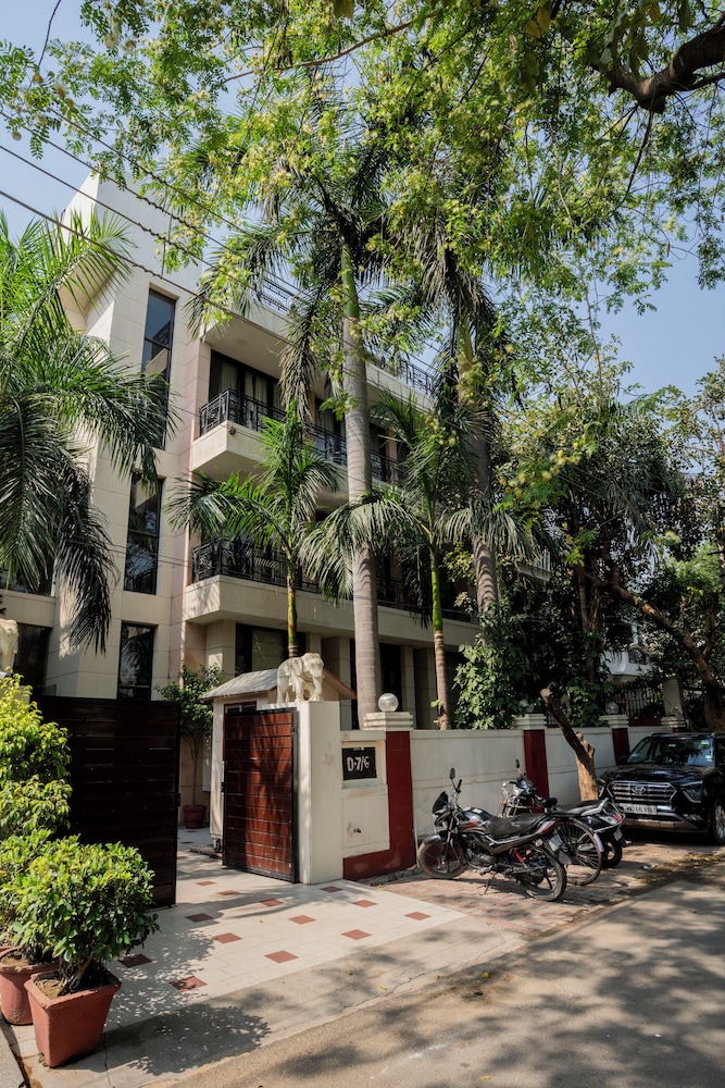 Ahuja Residency Parklane 5/50