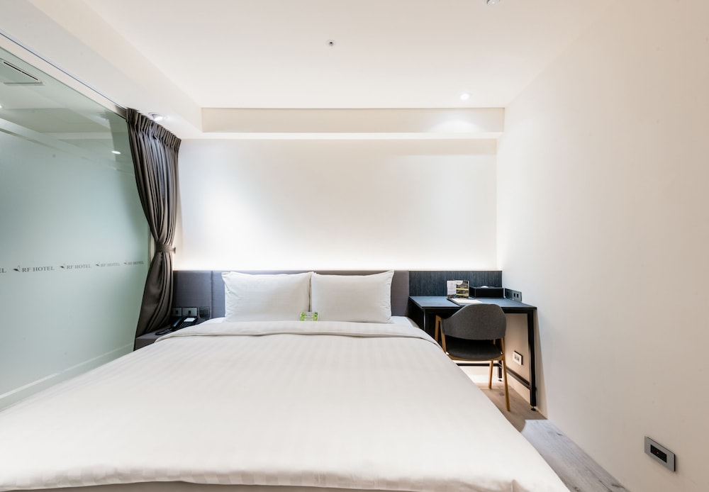 Rf Hotel 32/74