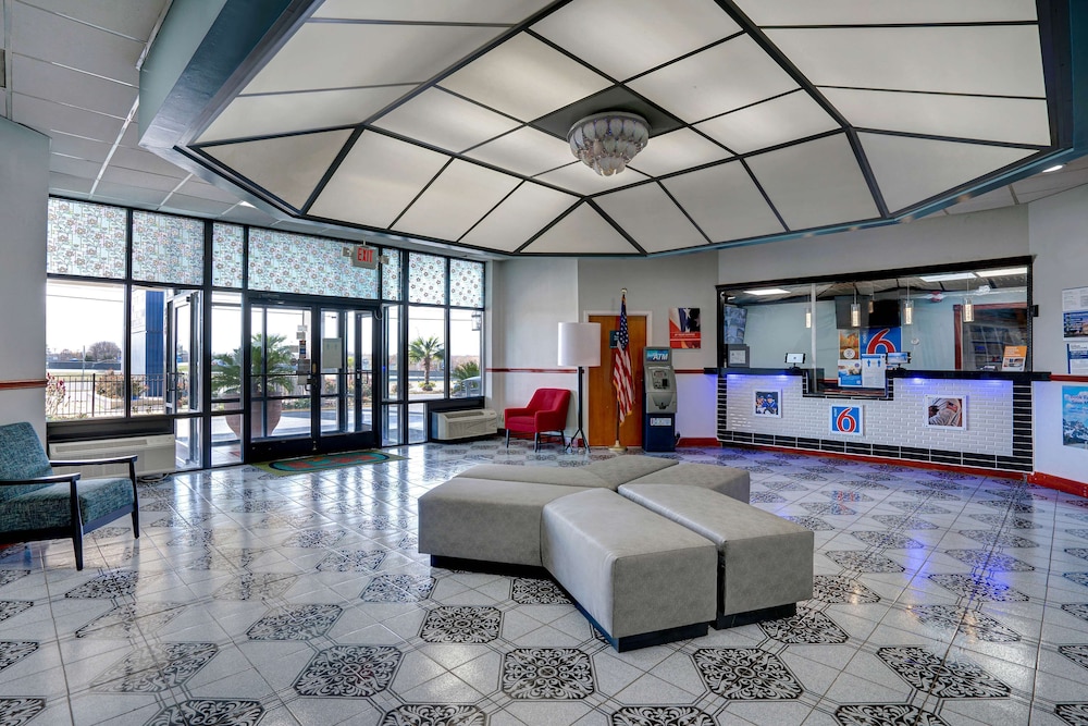 Lobby at Motel6 Burlington, NC, BURLINGTON - NC