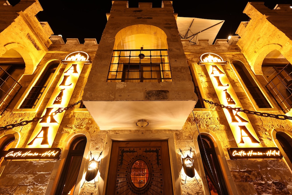 Alika Castle House 4/39