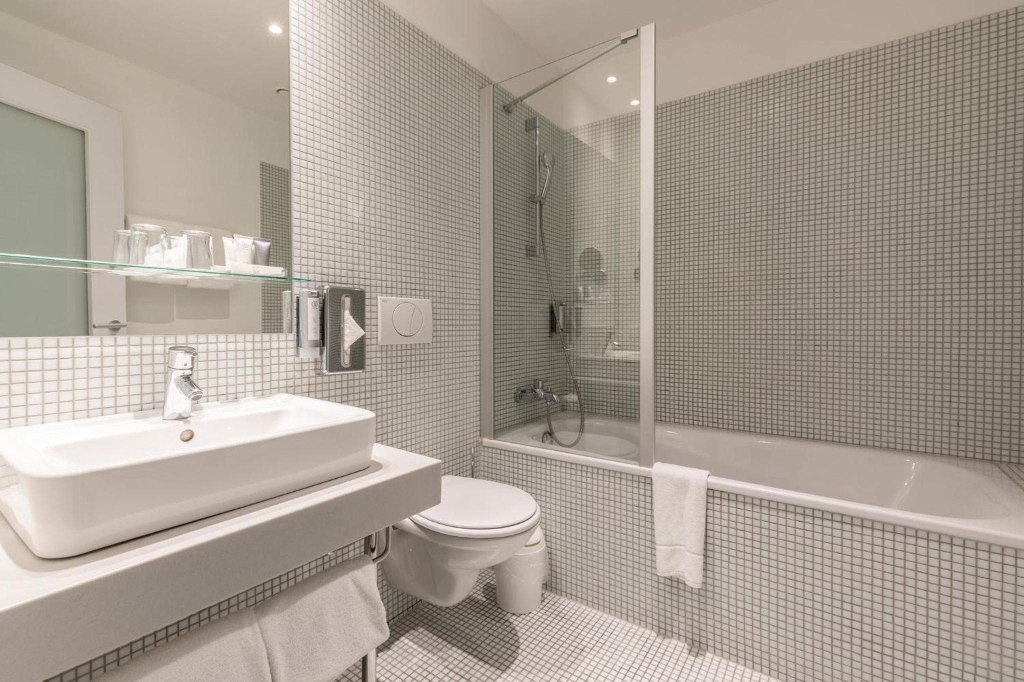 غرفة قياسية بسرير فردي بحوض استحمام، Garner Hotel Berlin - Gendarmenmarkt by IHG 5/8