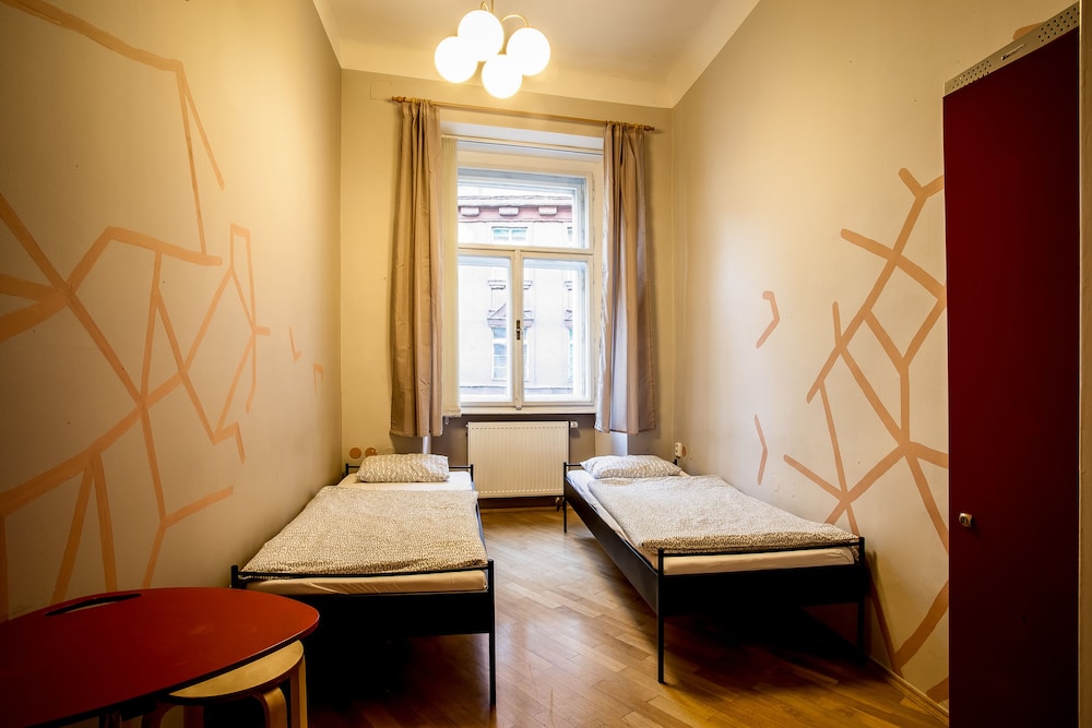 Ahoy Hostel 10/40