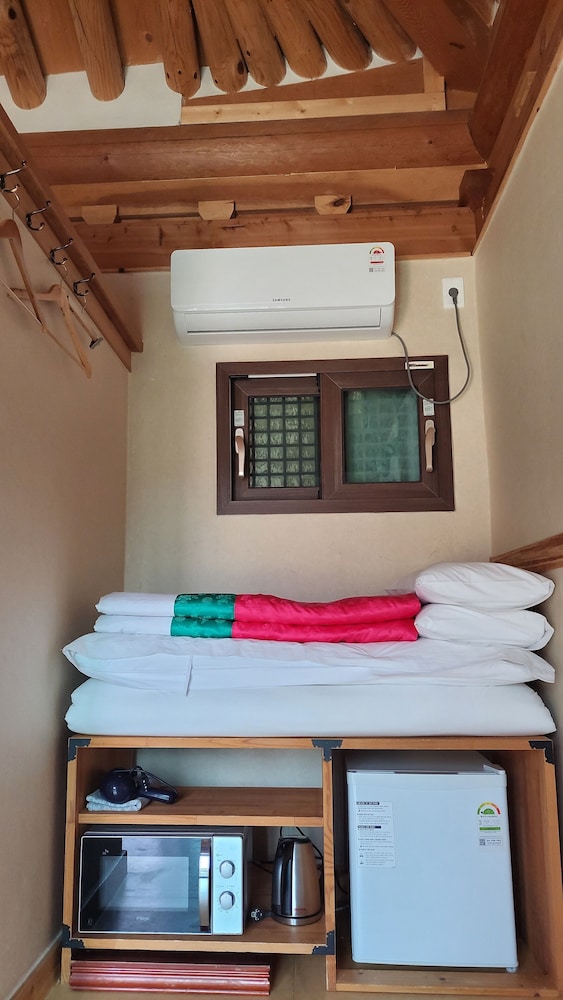 Hanok Hyeyum 11/50