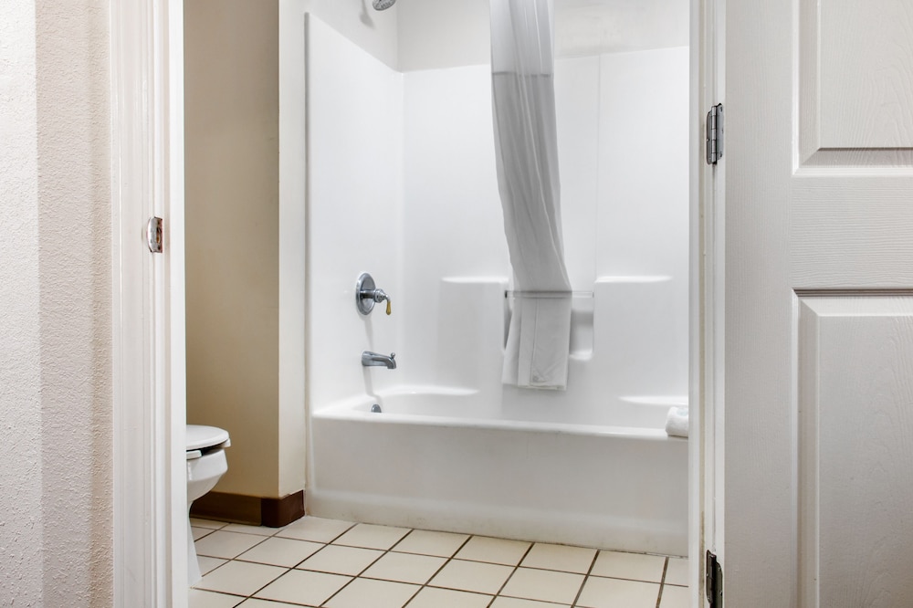 Quality Inn Pooler - Savannah I-95 50/50