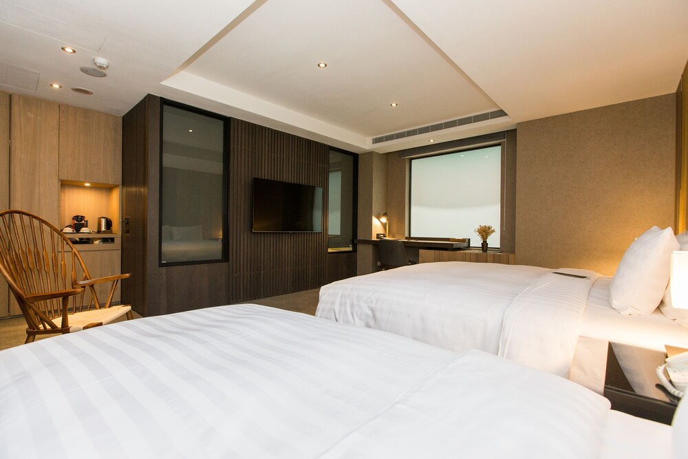 1 BEDROOM, DELUXE, DOUBLE OR TWIN BED, BATHTUB