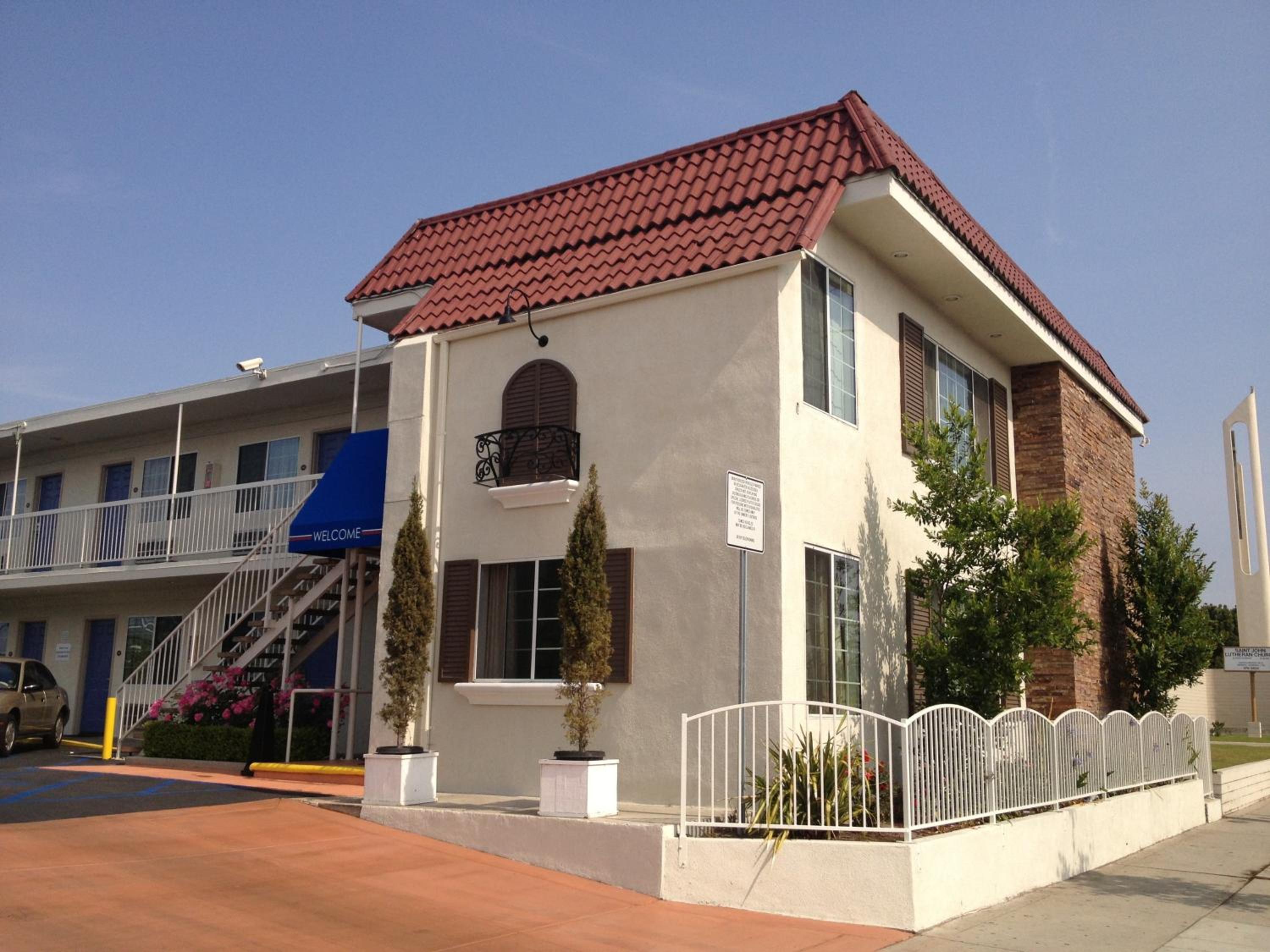 Motel6 Gardena, CA thumb 2
