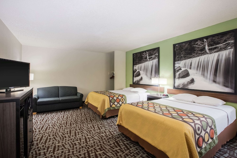 Spark by Hilton Wichita East 17/38