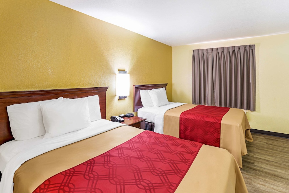 Econo Lodge McAlester 10/27