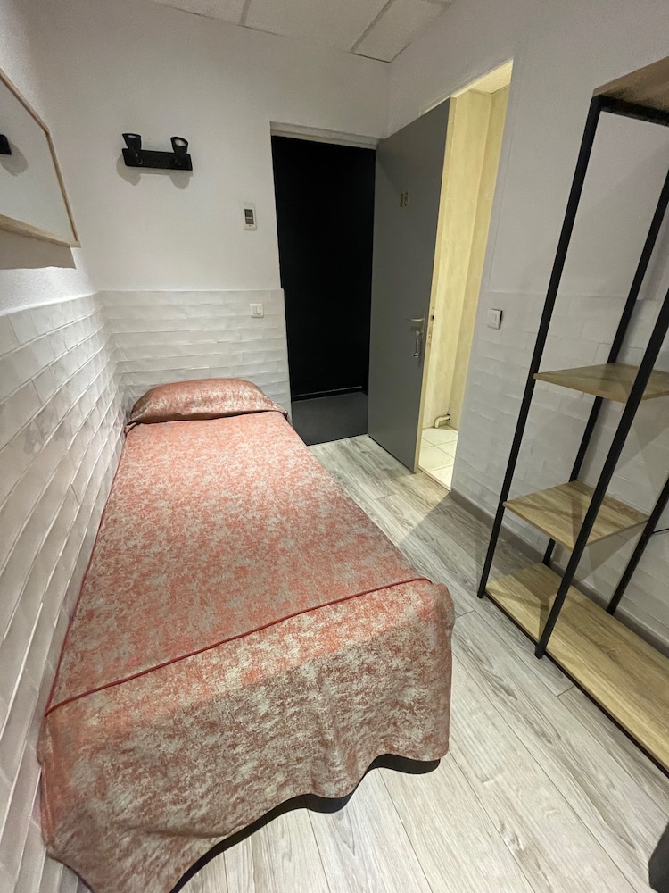 Hotel De La Comedie 8/19