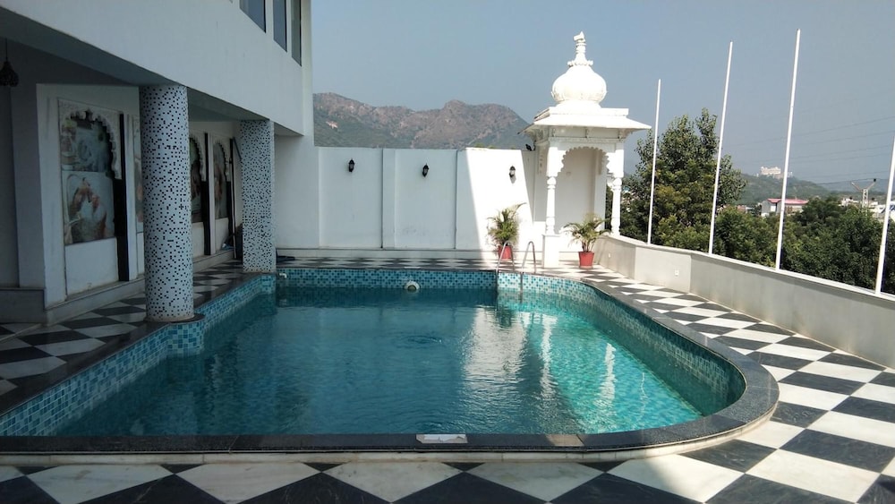 Regenta Central Mewargarh 34/43