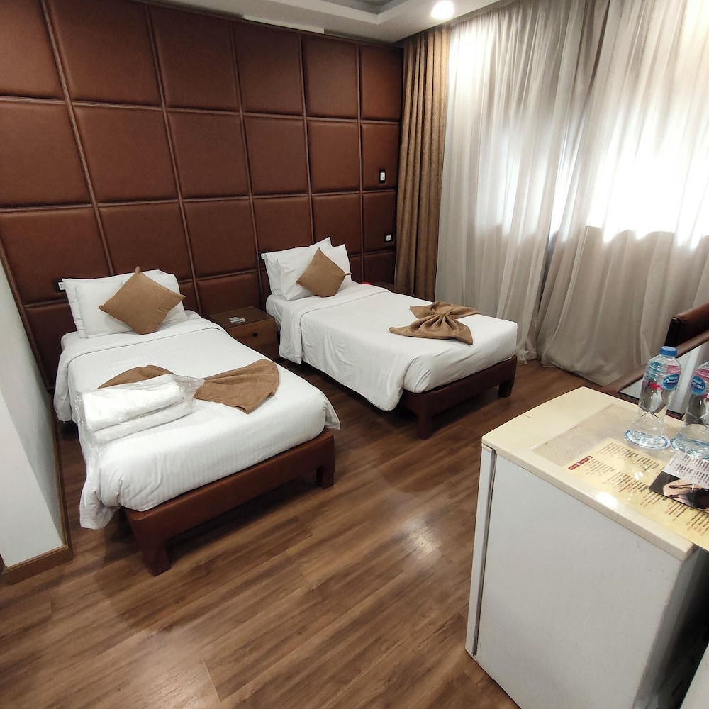 Pearl Hotel 16/39