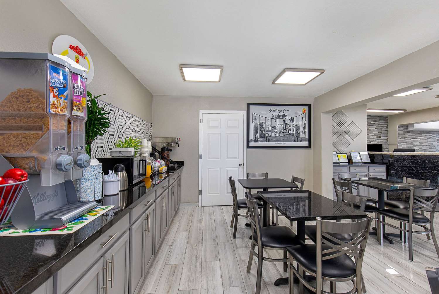 Super 8 by Wyndham Nashville West 29/41