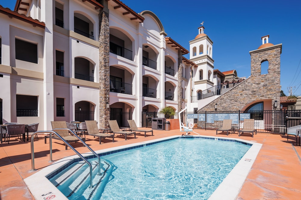 La Quinta Inn & Suites by Wyndham Santa Cruz 40/47