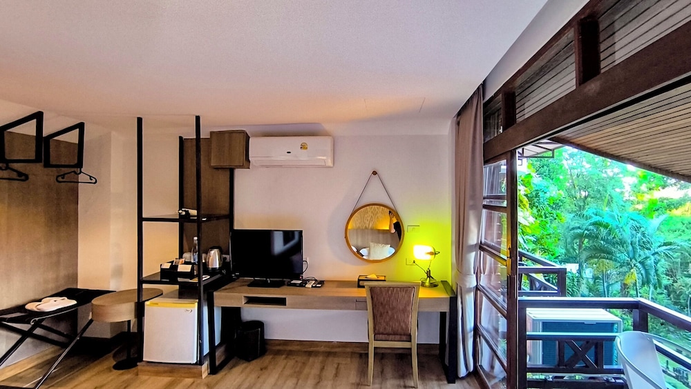 Issara Boutique Winery Hotel 47/78