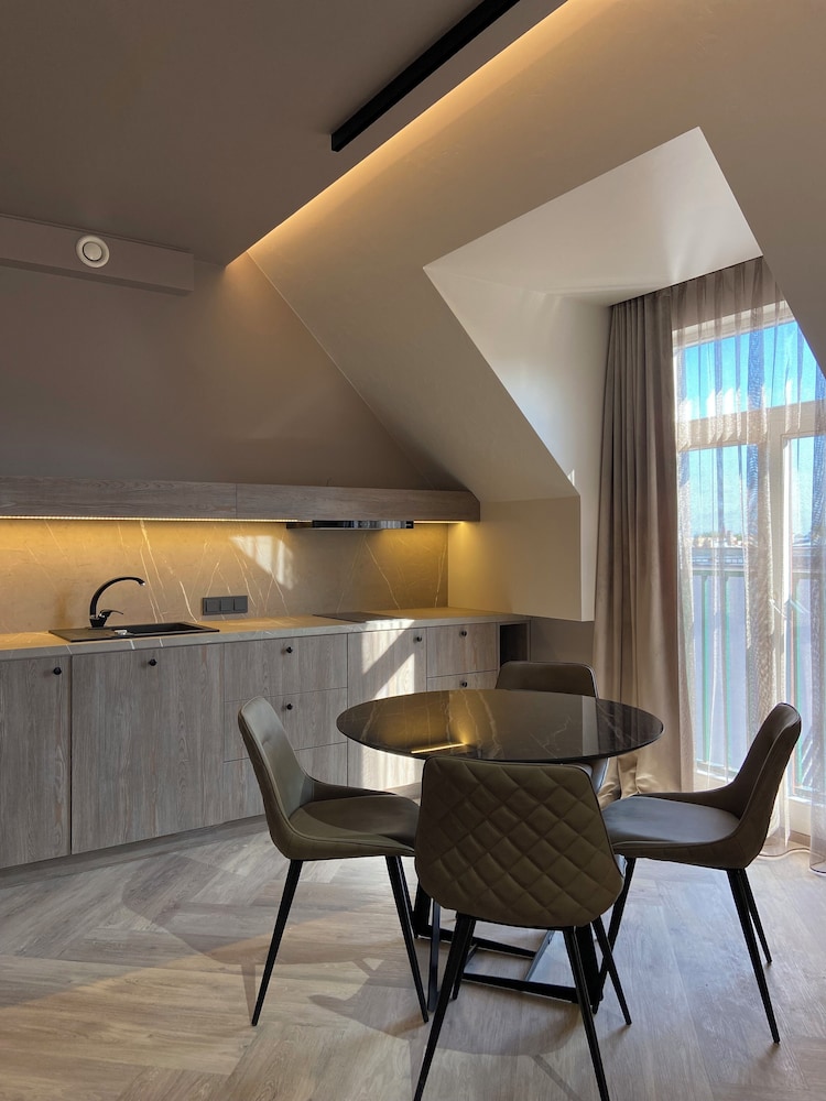 Conti Hotel 40/63