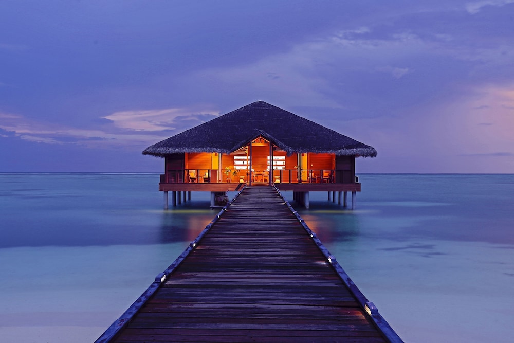 Medhufushi Island Resort 8/96