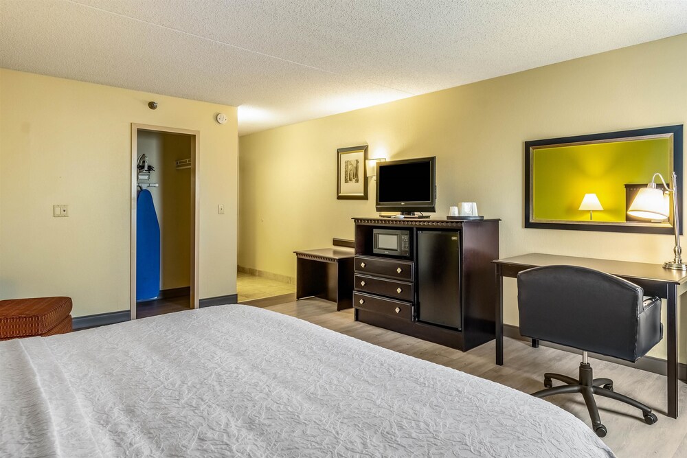 Wingate by Wyndham Conway, AR 34/52